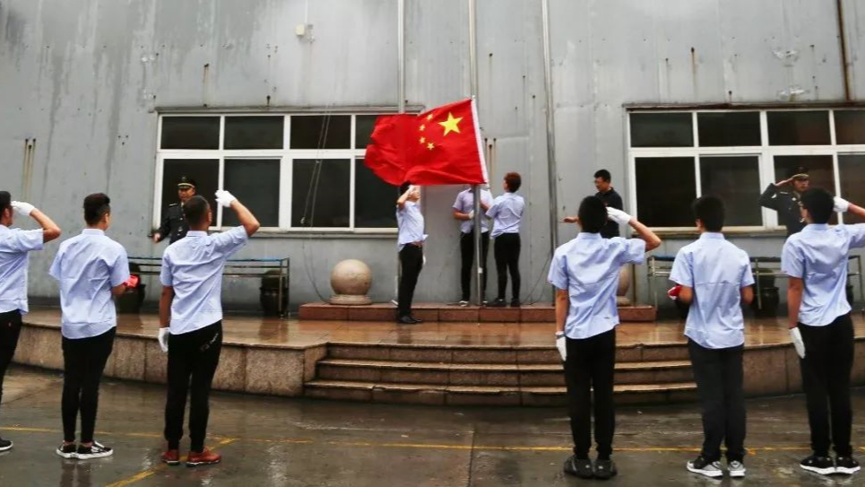记温州公司庆祝建国70周年升旗仪式及观影活动