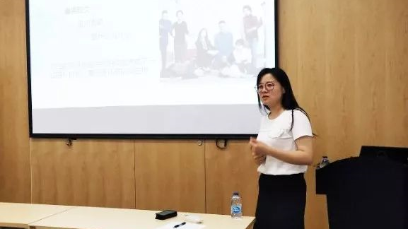 嘉兴公司组织“用智慧的爱陪伴孩子”主题亲子教育讲座