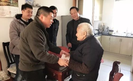 冬日送温暖 关爱暖人心