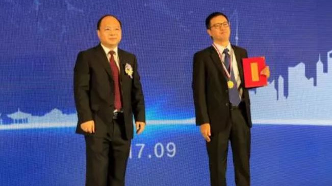 科世科朱民荣获“东湖之友”奖章