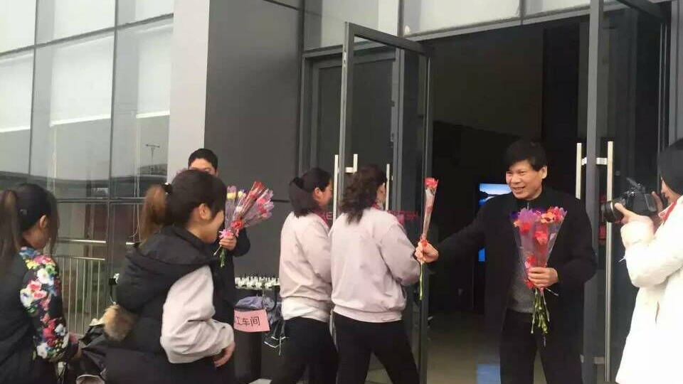 “鲜花送女神”浙江科博达妇女节关爱行动